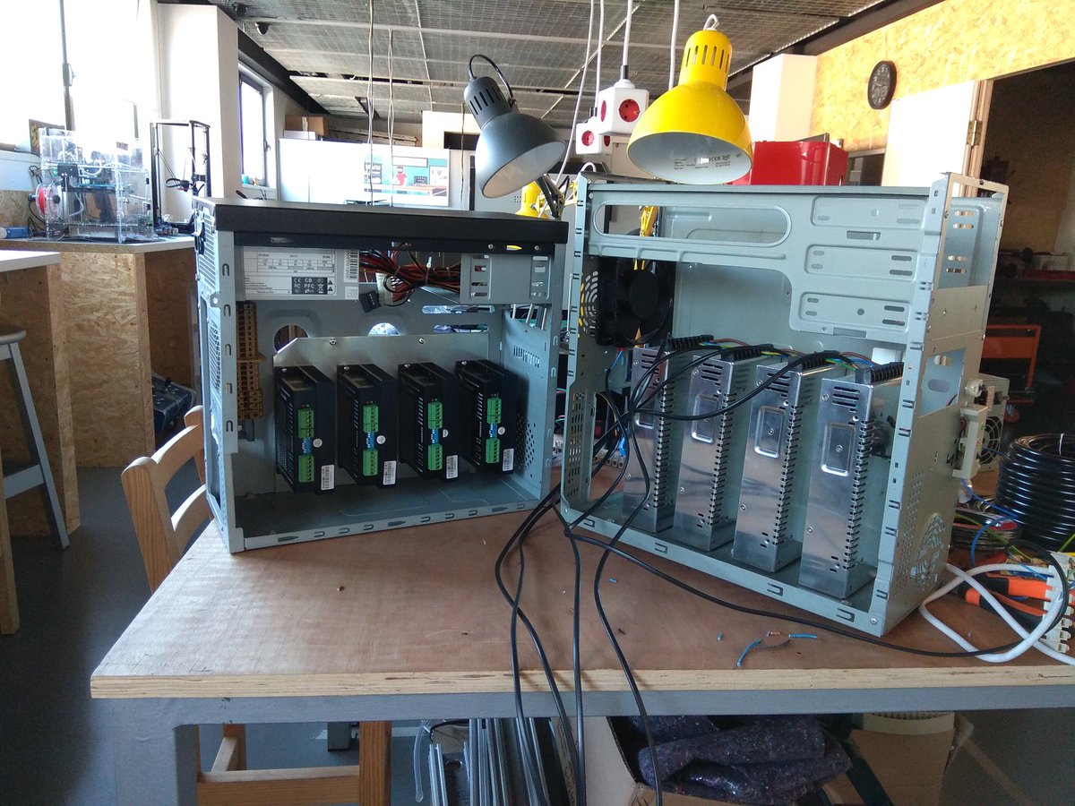 Taller7Maker's tweet photo. Diseñar, pensar, así sí, así no, repensar, cortar, taladrar, fresar...... 1ª Fase completada 👍 pero aún queda mucho trabajo....🛠️ https://t.co/qcCP6d6SBC