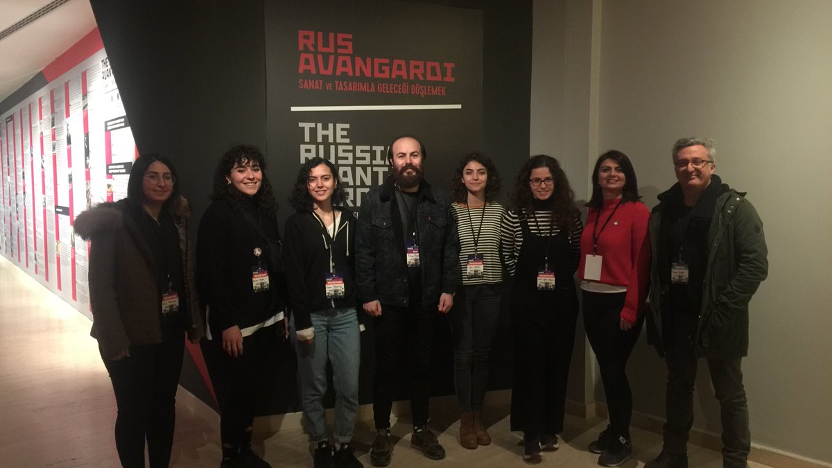 guvencat's tweet photo. Bu ay “Oyunlar Sanattır!” ile geçecek anlaşılan 😀 @V_and_A #DesignPlayDisrupt sergisinin ardından @SSabanciMuze ‘sindeyim 😎 #womeningamesturkiye aynı mottoyla Müzede Hackathon diyor ve kızları #avangart oyunlar geliştirmek için bir araya getiriyor 👏 Go #bugjr girls go! 😉 https://t.co/BfEFQYiCeo