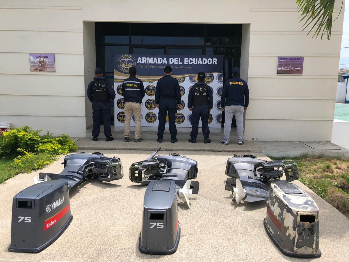 armada_ecuador's tweet photo. #Salinas| Capitanía de Salinas realizó operación por mar y tierra para el control de las embarcaciones artesanales y motores fuera de borda en el sector de Santa Rosa #FAAContigo #UCSELE #SoyMarino⚓ #CAPSAL https://t.co/Rb9XpIL8fv