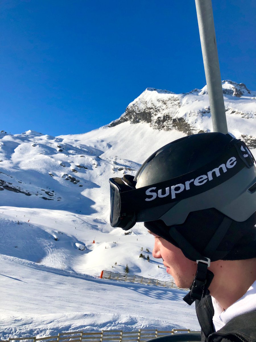 Lottmus's tweet image. @Avoriaz_ski something unique about having your own piste guide  🙂 and when it’s your son you feel immensely proud. 6 hours solid #skiing today - he knows Avoriaz like the back of his hand.  working as a chef at Cozy @skifamille ( my #rupturedACL coping)