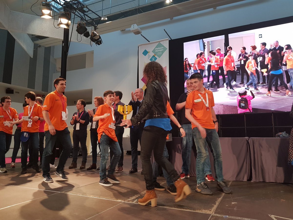Innobasque's tweet photo. 🏆 2º Premio Innobasque al Ganador: @overclockaxular de @axular_lizeoa Entrega Leire Bilbao, Directora General de la Agencia Vasca de Innovación-@Innobasque. Zorionak! #FLLEuskadi https://t.co/jYwBkvx7MG