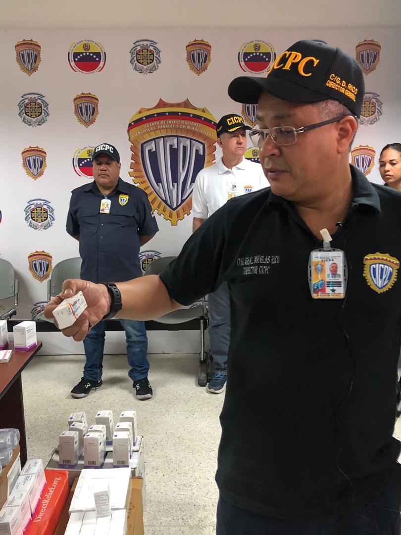 No existe fundación que sea sin fines de lucro y aún así cobre por el costo de una medicina. No podemos permitirlo. CICPC un solo compromiso con Venezuela, paz y seguridad a la ciudadanía <a href="/DouglasRicoVzla/">Douglas Rico</a> <a href="/PRENSACICPC/">PRENSA CICPC</a> <a href="/CICPCPREVENCION/">PREVENCIÓN INTEGRAL DEL DELITO CICPC</a>