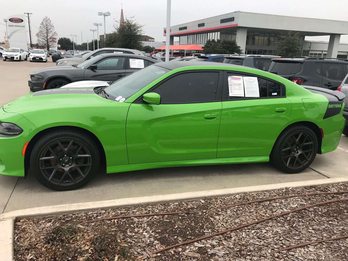 SpeedCoachG's tweet image. 2017 Dodge Charger R/T Sedan 5.7 liter.. Ready for that Horsepower... Come see me ....💨💨 all gas no brakes... #Cars #Trucks #Greatness 4696209412....
