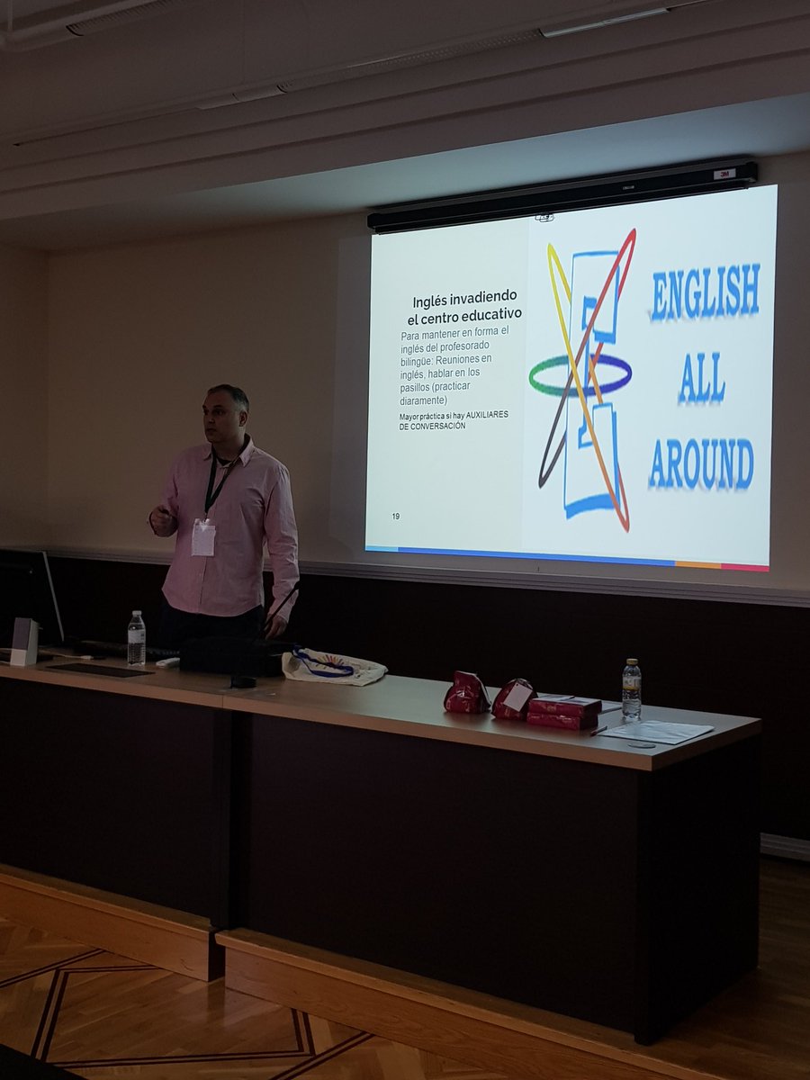 So many speakers at #innovabilingüe19_cylmadrid have underlined the importance of feeling the "bilingualness" of a centre as soon as you walk through the door.  Stop segregation of bilingual sections!!! English All Around by  <a href="/mrblokker/">👨‍🏫 Ramón Blokker</a>. <a href="/CFPIdiomas/">CFP IDIOMAS</a> <a href="/educacyl/">Educación JCyL</a> <a href="/cfieburgos/">CFIE de Burgos</a>