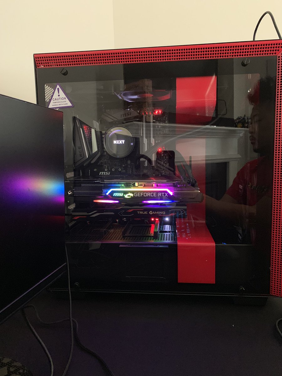 jdmonlyy's tweet photo. The pc is complete. Unfortunately I canโt get a good picture cause itโs daytime and my desk isnโt in a dungeon so thereโs a lot of glare. #1stBuild #pc https://t.co/IT89389Bpj