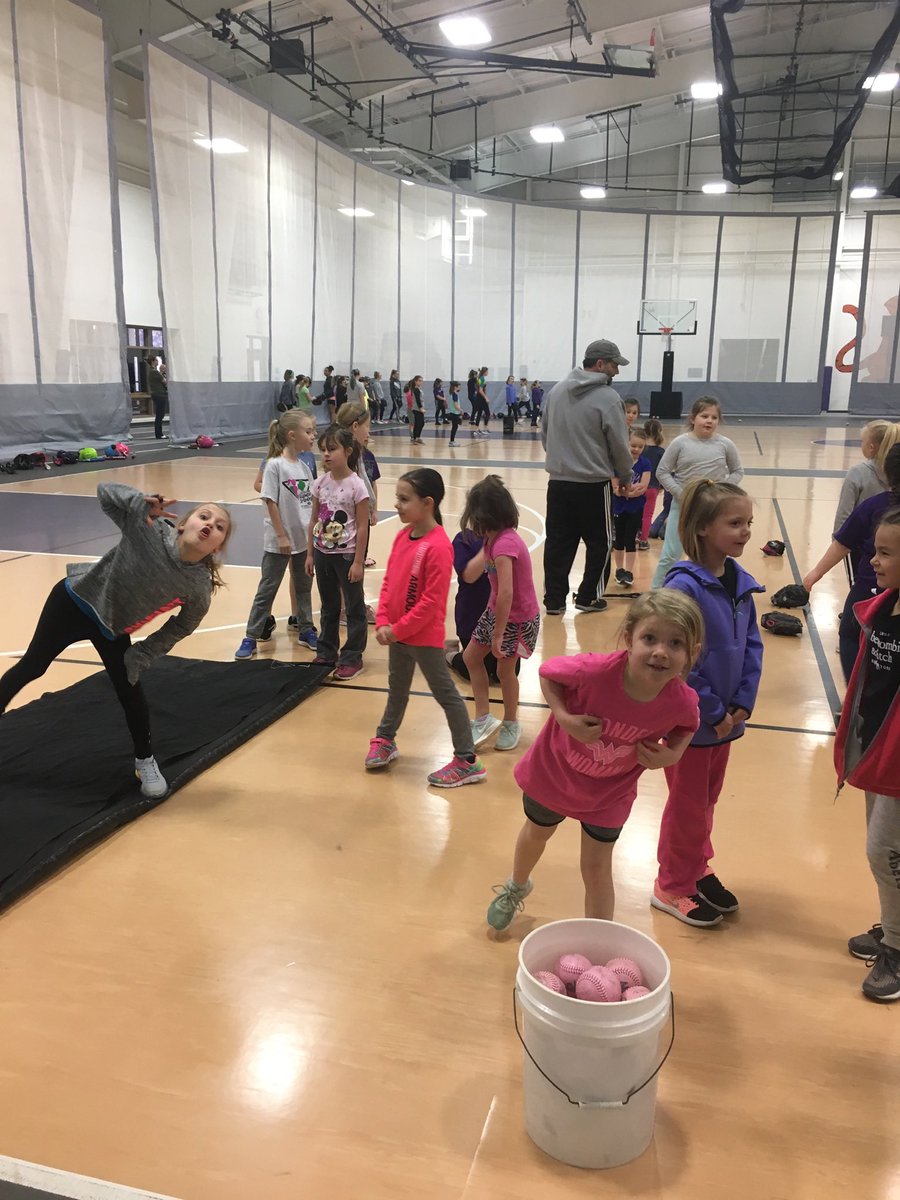 NW_Softball's tweet photo. Great turn out for the first day of our clinic. Thanks to all that came. 🥎 https://t.co/zoU7jUa7Ck