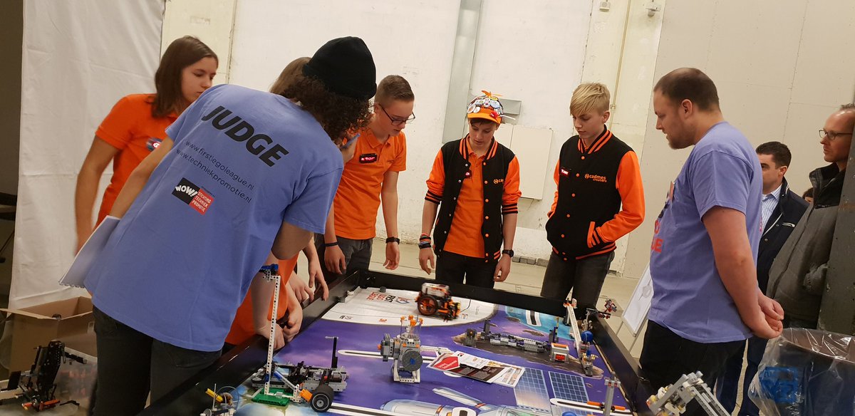 @CadmesCreators winnen 3e prijs  overall champion award #firstlegoleague  #beneluxfinale 

de kinderjuryprijs hadden ze al binnen!

dat wordt een mooi feestje (en afscheid) vanavond. Toppers
@AgriFoodCapital <a href="/FIRSTbrabant/">FIRST Brabant</a> <a href="/STEAMup_eu/">STEAMup</a> @CADMES