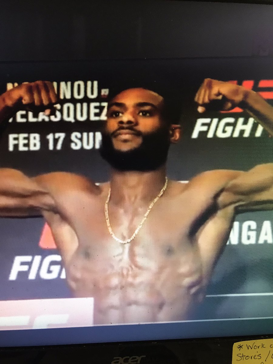 chacatoast's tweet image. @FunkMaster_UFC Aljo making weight and looking ripped af! Can’t wait for this fight! SNAPPLE ! #HumanBackPack