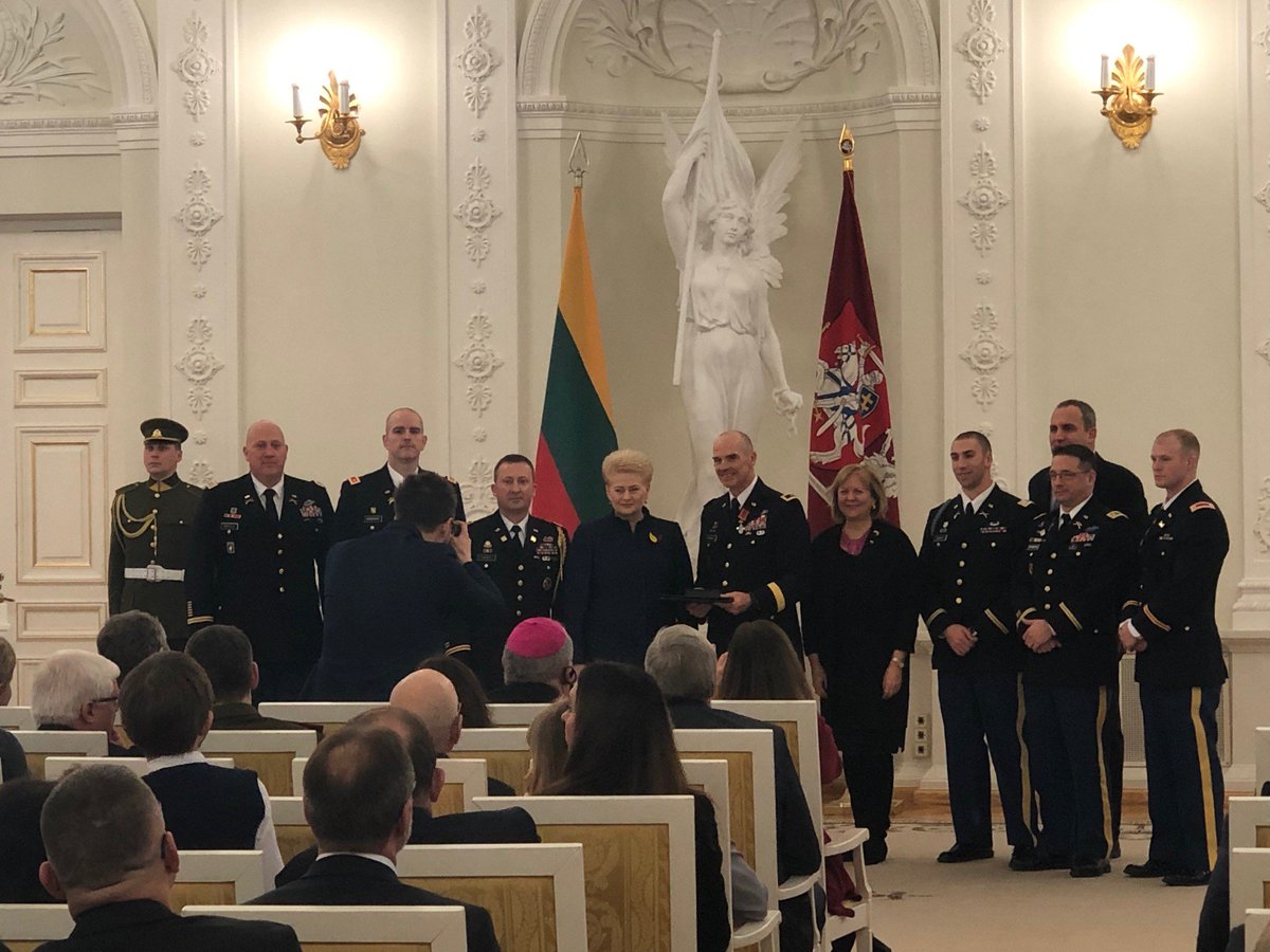 wojcikrp's tweet image. A friend of #CEPA, MG John Gronski, Dep CDR, Nat Guard Affairs, #USAREUR-decorated by President Grybauskaitė with the Order of Merit for significant contributions to increasing #Lithuanian military capabilities, strengthening their ability to deter aggression. Congratulations!