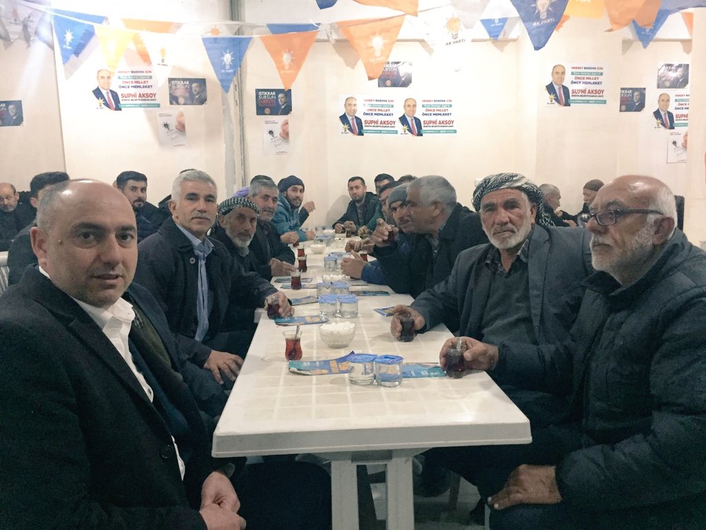 SuphiAksoyB's tweet photo. Taşlıdere Mahallemizden Seçim Büromuzu ziyarete gelerek desteklerini esirgemeyen tüm hemşerilerimize teşekkür ederim.

Bozova'mız için hep birlikte el ele gönül gönüle verecek #BirlikteBaşaracağız.

#BelediyeİşiGönülİşi

@RT_Erdogan @mehmetozhaseki @erkankandemir
@byildiz63 https://t.co/LKJpzX6cgE