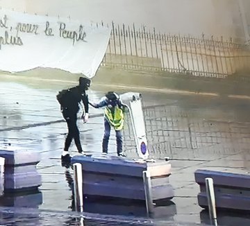 Voir l'image sur Twitter