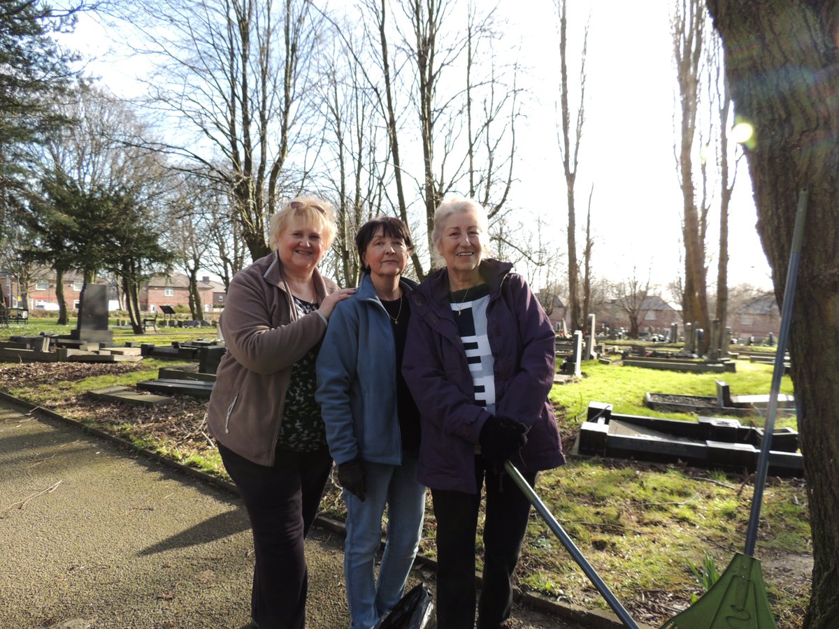 FriendsofFOPCC's tweet image. A very busy day in the sunshine for FOPCC.  Continuing to put coping stones in to line the Cross Walk Path.  The spring flowers looked stunning, and all our past efforts of bulb planting was well worth the effort now that they are in flower.