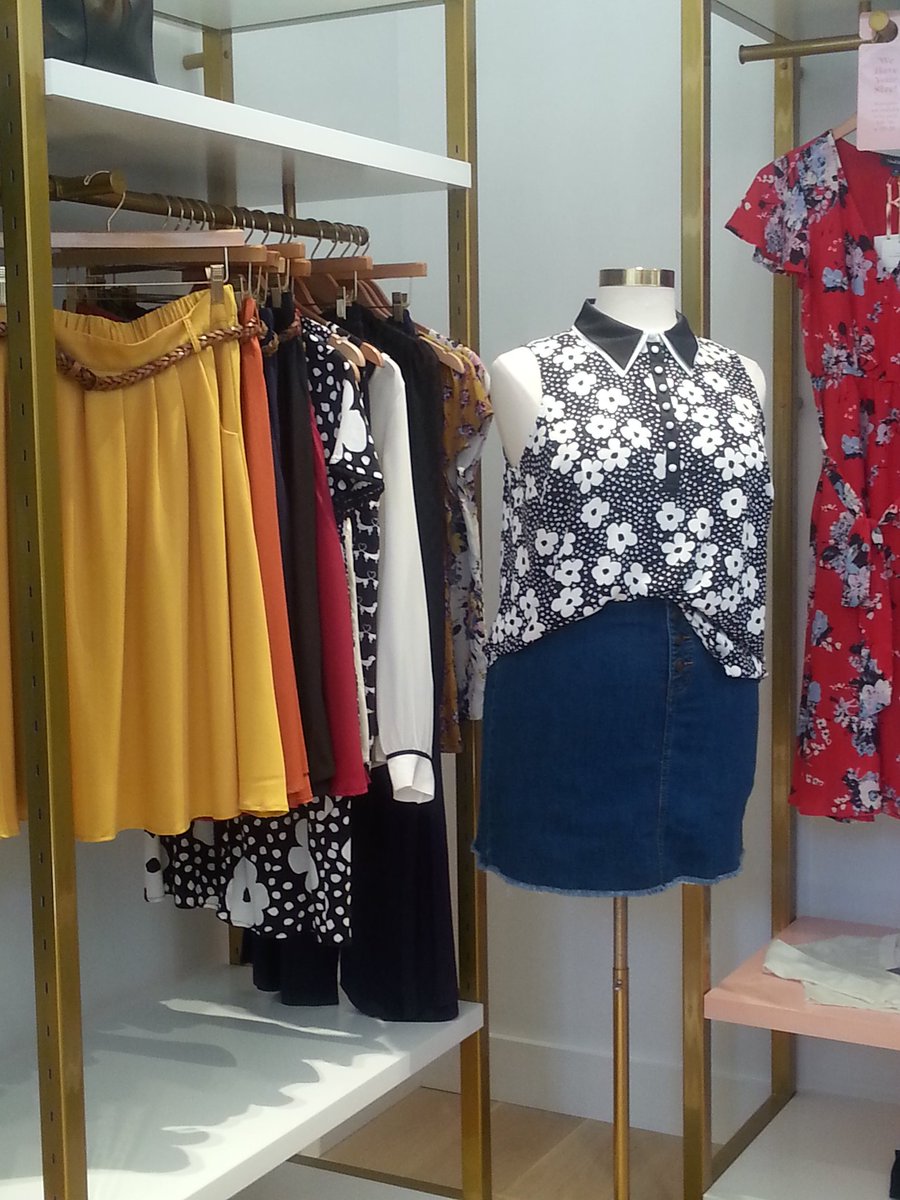 StyleInNYC's tweet image. Great opening #ModClothNYC Crosby &amp;amp; Broome Welcome to NYC!!! Shopped you online now in person, Awesome ♡ the flowers