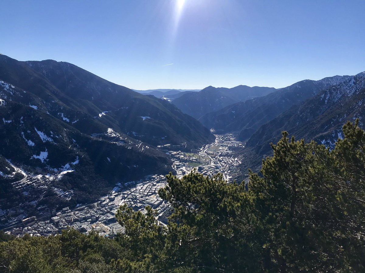 Alves22Nanda's tweet photo. Rutas únicas de 🔥🔥 #picdepadern 👉 #beixalis 👉 #tombdelesneres 👉#encamp vistas espectaculares #escaldes y #andorra
👉👉👉👉 #gasquequedapoc https://t.co/2g5u3gY2CH