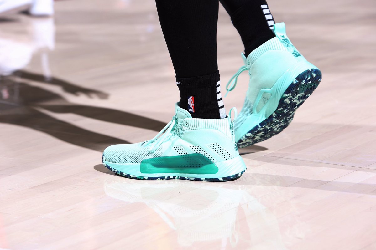 damian lillard bright green shoes