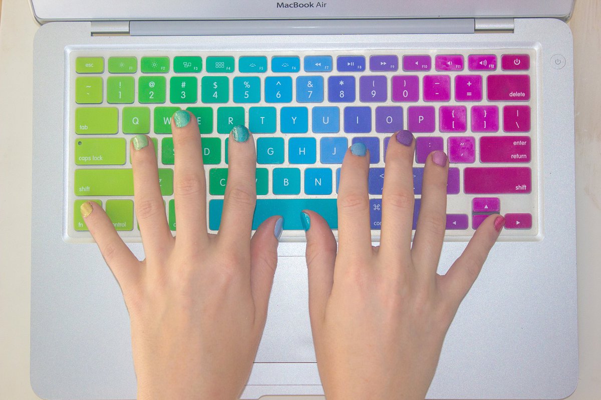 MegganAnderson's tweet image. People often ask me about my rainbow #keyboardcover. I got it (like most things) new off @EBay for under $5. I don’t know how I used to use a laptop prior to having a cover. It’s been a lifesaver! 🌈💅🏻💻💖❤️🧡💛💚💙💜

#handmodel #handmodeling #partsmodel #macbook #nails #color
