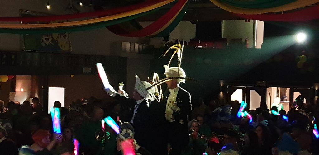 Pronkzitting nr3! Wat een ambiance en wat een feest in de zaal. Voor aanstaande vrijdag zijn nog enkele kaarten verkrijgbaar