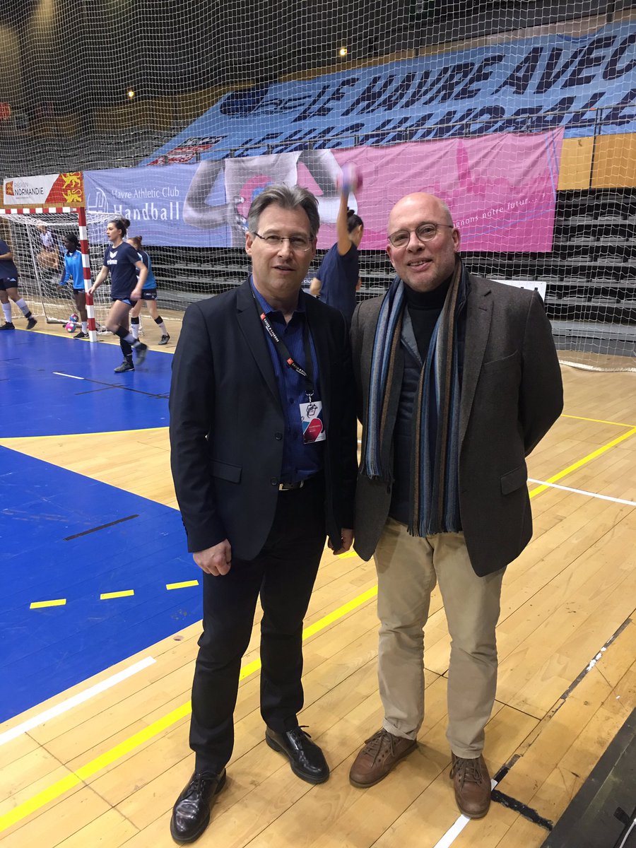 HacHandball's tweet photo. Ce soir, @bruno_gore, Président de la @CE_Normandie nous fait l’honneur de sa présence aux #DocksOceane pour la rencontre #HacHandball #StellaSaintMaur #EspritHandball #Femmesdetalent https://t.co/3zyGG1NCz9