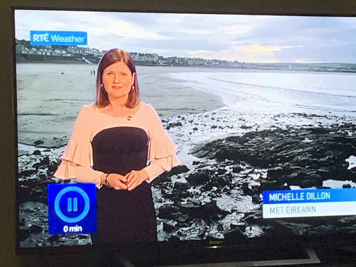 Flying “The Banner” high ... West Clare’s Met Lady shows tempts us with Beautiful Kilkee in February <a href="/MetEireann/">Met Éireann</a> <a href="/rtenews/">RTÉ News</a> <a href="/clarechampion/">The Clare Champion</a>