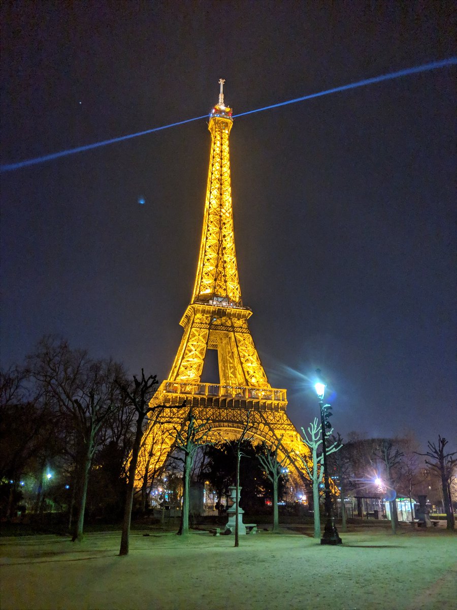 kate_grubb1's tweet image. Final night in Paris! #GooglePixel night sight is a dreaaaaam #EiffelTour