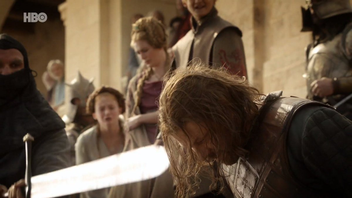 MatteoE's tweet photo. S01-E09 - Baelor #GoTChallenge #GoT
El capítulo que le mostró a todos los fans el estilo de show q es GoT: matan a uno de los personajes principales, Ned, aún cuando este reconoce su "traición", dejando a un lado su honor (gracias Varys?). Yoren impide que Arya vea la ejecución. https://t.co/7k5pXdzzJE