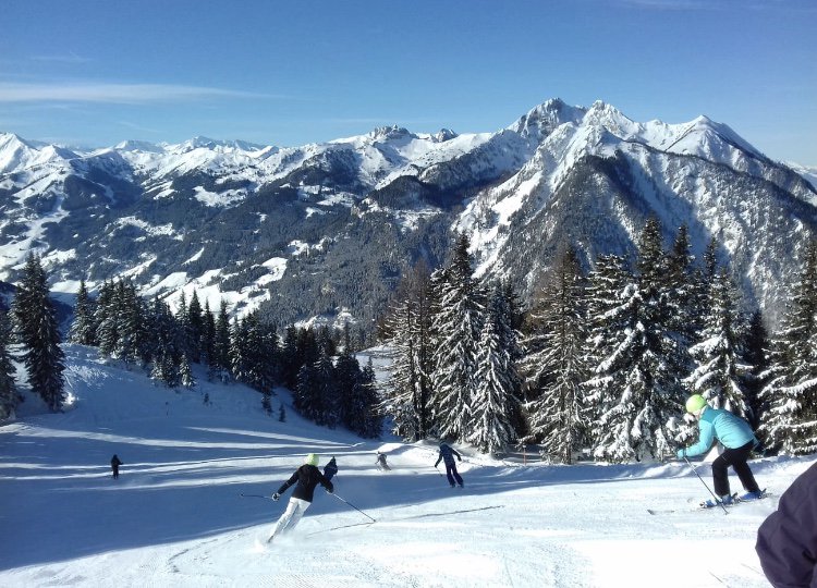 DanniellaFigure's tweet photo. @Austria_UK @loveskiinguk @Wellington_Ayr ❤️ Amazing time in 🇦🇹 Austria! So lucky! https://t.co/KGiaIv65p4