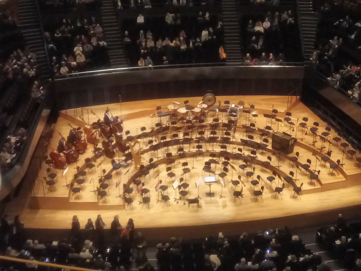 Quatre photos de la @philharmonie de Paris avant la Quatrième Symphonie et Le Chant de la Terre, de Gustav Mahler. #münchnerphilharmoniker #ValeryGergiev