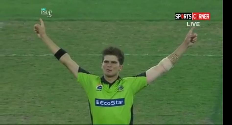 Pawyall's tweet photo. Koi puchay to kehna Shaheeeeeeen aya tha 🔥🔥☄
#BoomBoomStyle
#PSL2019 
#LqvKK https://t.co/akzp95lPCU