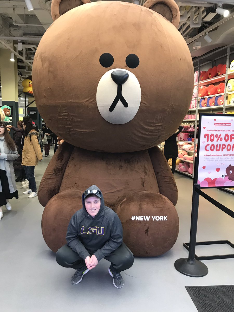 captinmark's tweet image. DJ in New York for the first time, #myvalentineBrown #LINEFRIENDSUSA