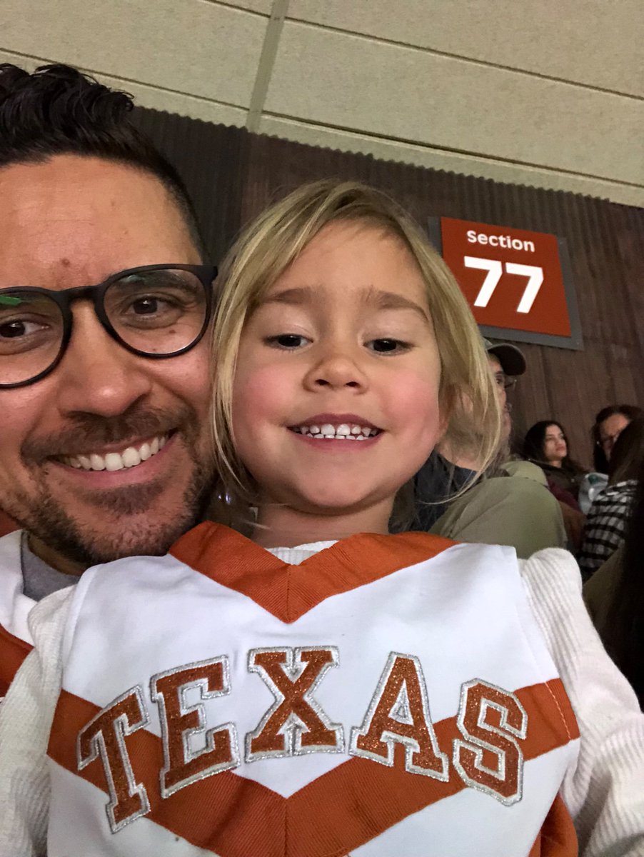 StevenToTheD's tweet photo. #thisistexas Gigi's first game! https://t.co/OBIiGndjZi