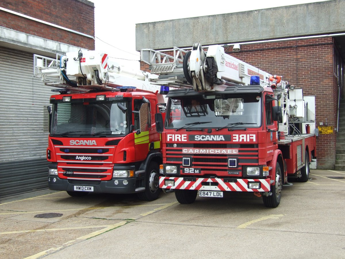 simonjfarr1's tweet photo. @Plumbley11 @AndyBowersB006 @Hants_fire @Southsea24 @StMarys54 @Basingstoke_01 @Rushmoor02 @manchesterfire @LFBsteveapter @SCSRFPD @S0_41 @CFOESFRS #ALPChallenge 2019 Old & New Bronto Skylift ALP's Isle of Wight Fire & Rescue Service https://t.co/ziLIzIF0h2