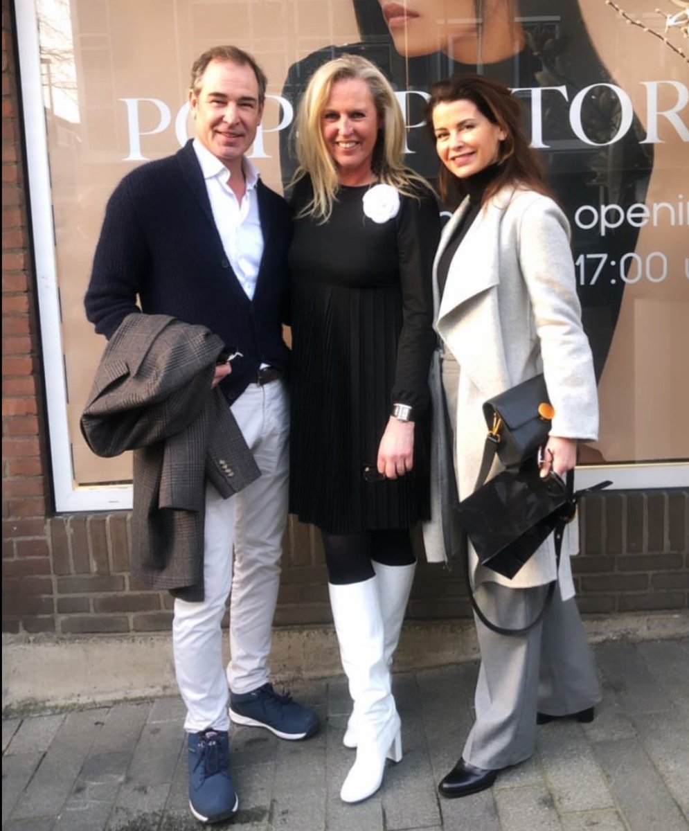 Erik_DeVogelFan's tweet photo. Erik&Caroline met Monique collignon Vandaag op de opening van Pop-up store van Monique Collignon Pure ! β¨π₯ π #Erikdevogel #Carolinedebruijn #proudfan #moniquecollignonpure β€ππππ
πΈ https://t.co/FFVB3Xau77