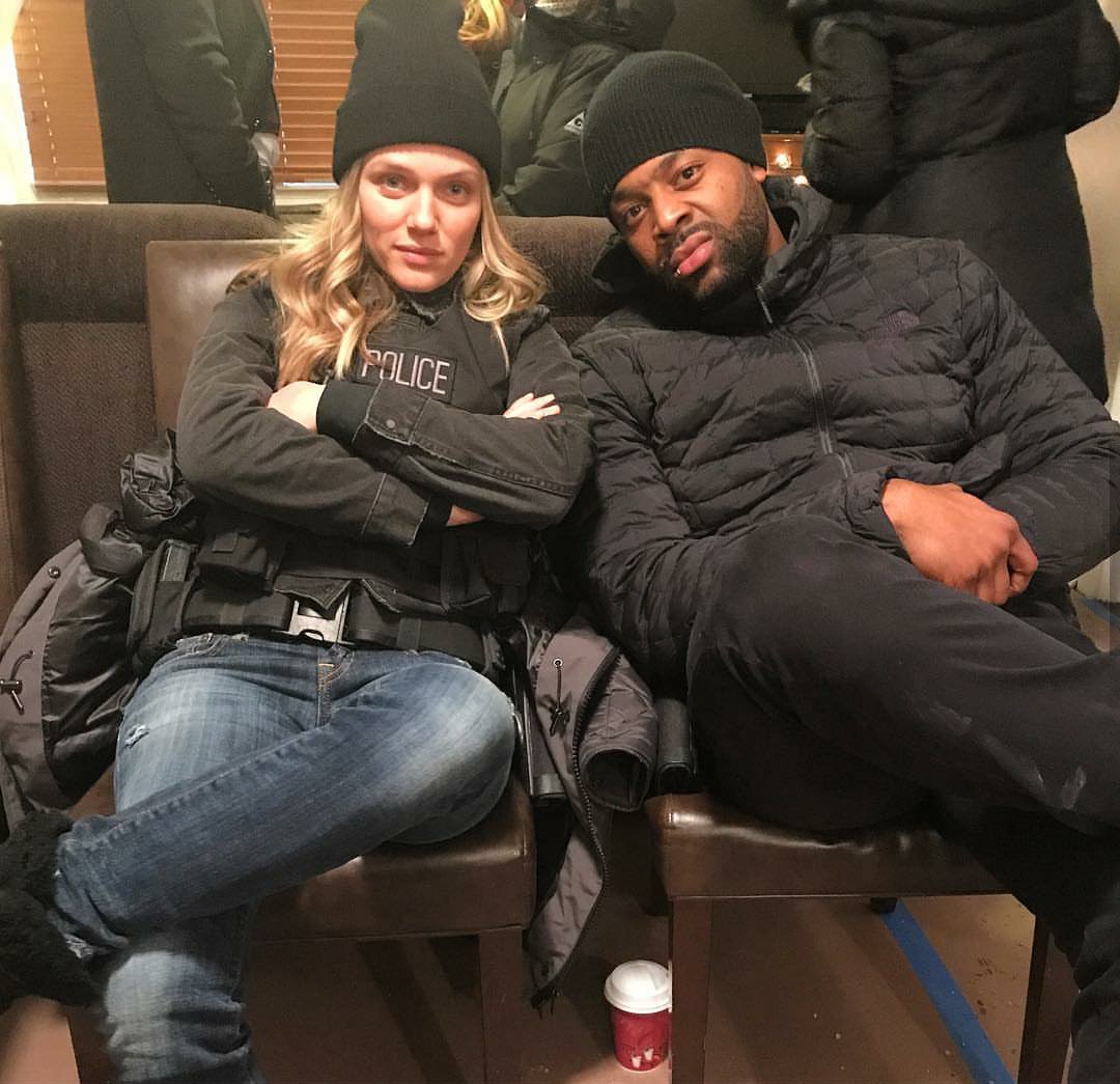 One Chicago Updates on X: "📷 | Tracy Spiridakos and Laroyce Hawkins on the  set of Chicago PD. https://t.co/x97fzAZqy9" / X