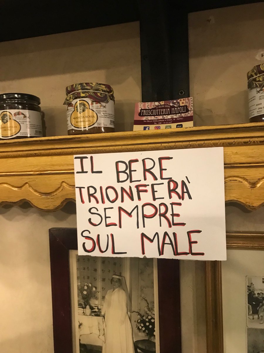 guggamba's tweet photo. Sabato sera a #Chiaia #Napoli https://t.co/rkz2RsrHh9