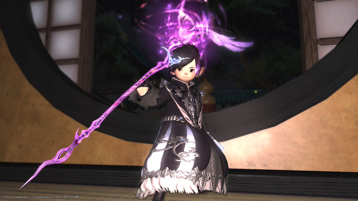 Renyard Masamune ヒュダトス防具が揃った オリジナルカラーだとちょっと野暮ったかったから染色したけど おぉ 暗い場所だと光ってる光ってるｗ ちょっともっさりしてる服だけど 飽きるまでこの装いで冒険しよっかな