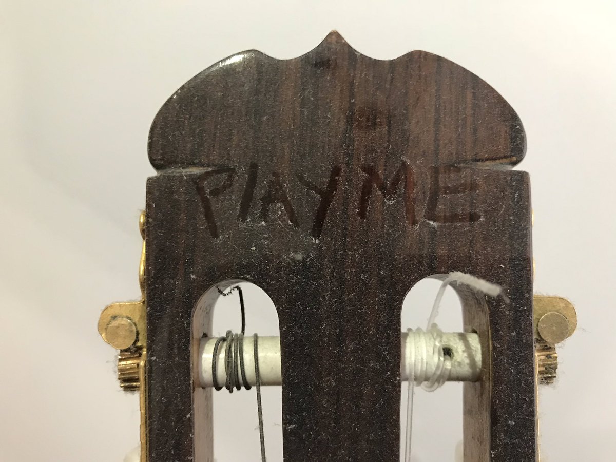 ChordDice's tweet photo. Number 1 sign you need new strings on the classical guitar... #chorddice https://t.co/PM9szTDT1u