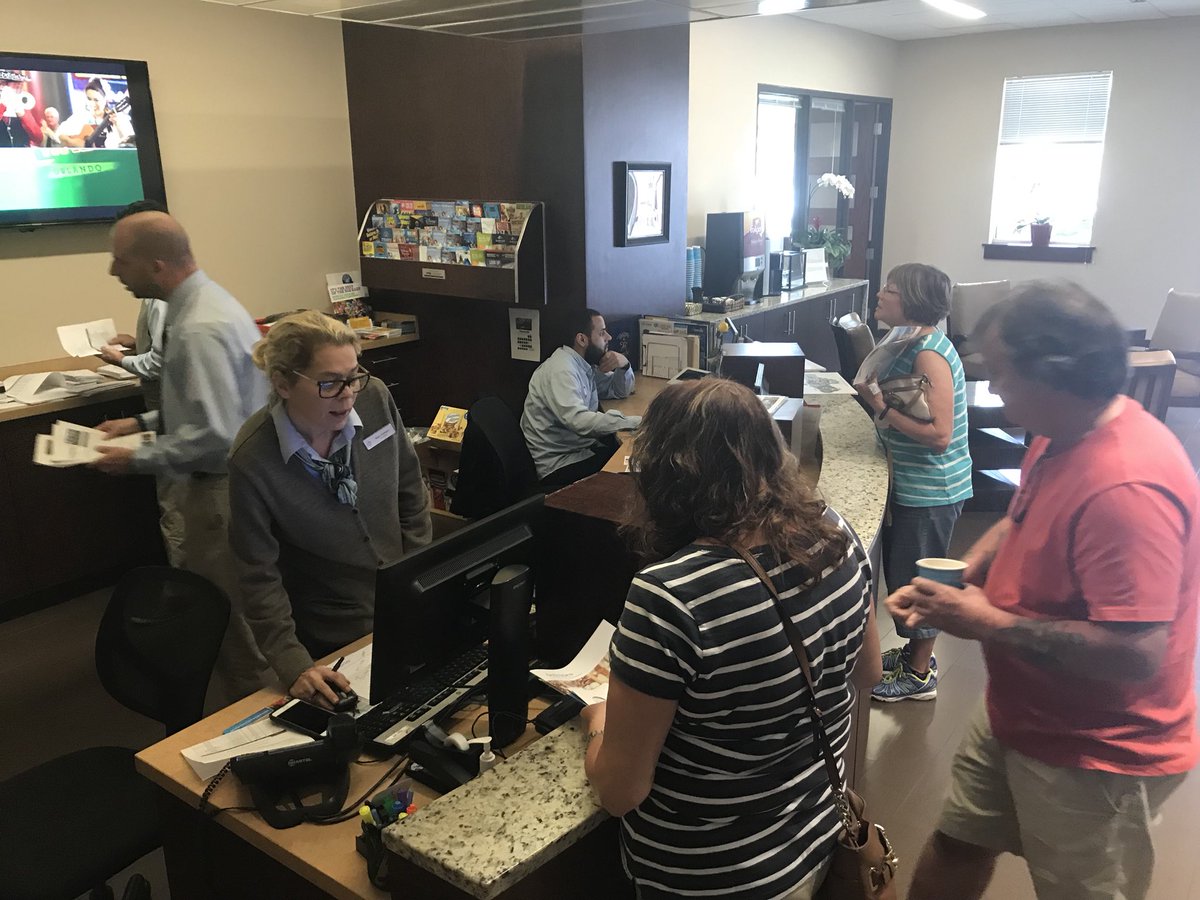 Wayne_C__'s tweet photo. Our am crew CRUSHING the #Bouncebacks with the increased lobby check out traffic with or #Diamondbands. Kelly with another 7 BBs on the books! 💪🏽👌 @jason_fenderson @tom_savino @NaliciaCYP @AngelaAllenCYP https://t.co/lKYv4I1tq0