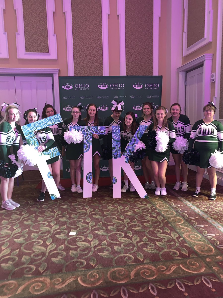 OHIOSparkles's tweet image. All smiles because we are #ForTheKids. 👯‍♀️💚 #OhioFTK #SparkleEffect
