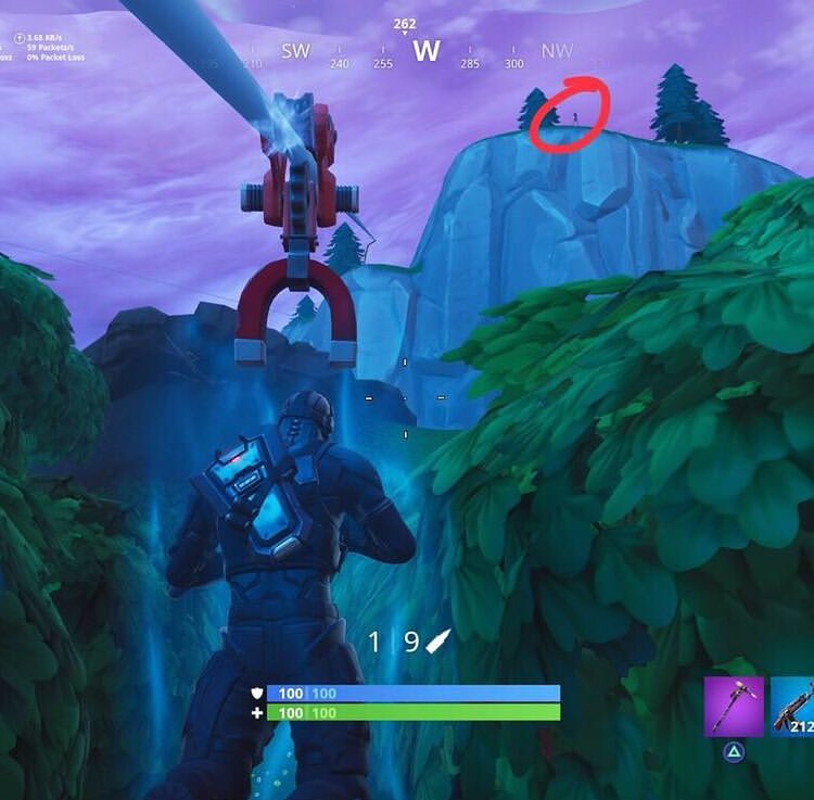 RT si alguna vez te has tirado a la tirolina y te has asustado viendo el telescopio creyendo que era un enemigo #Fortnite