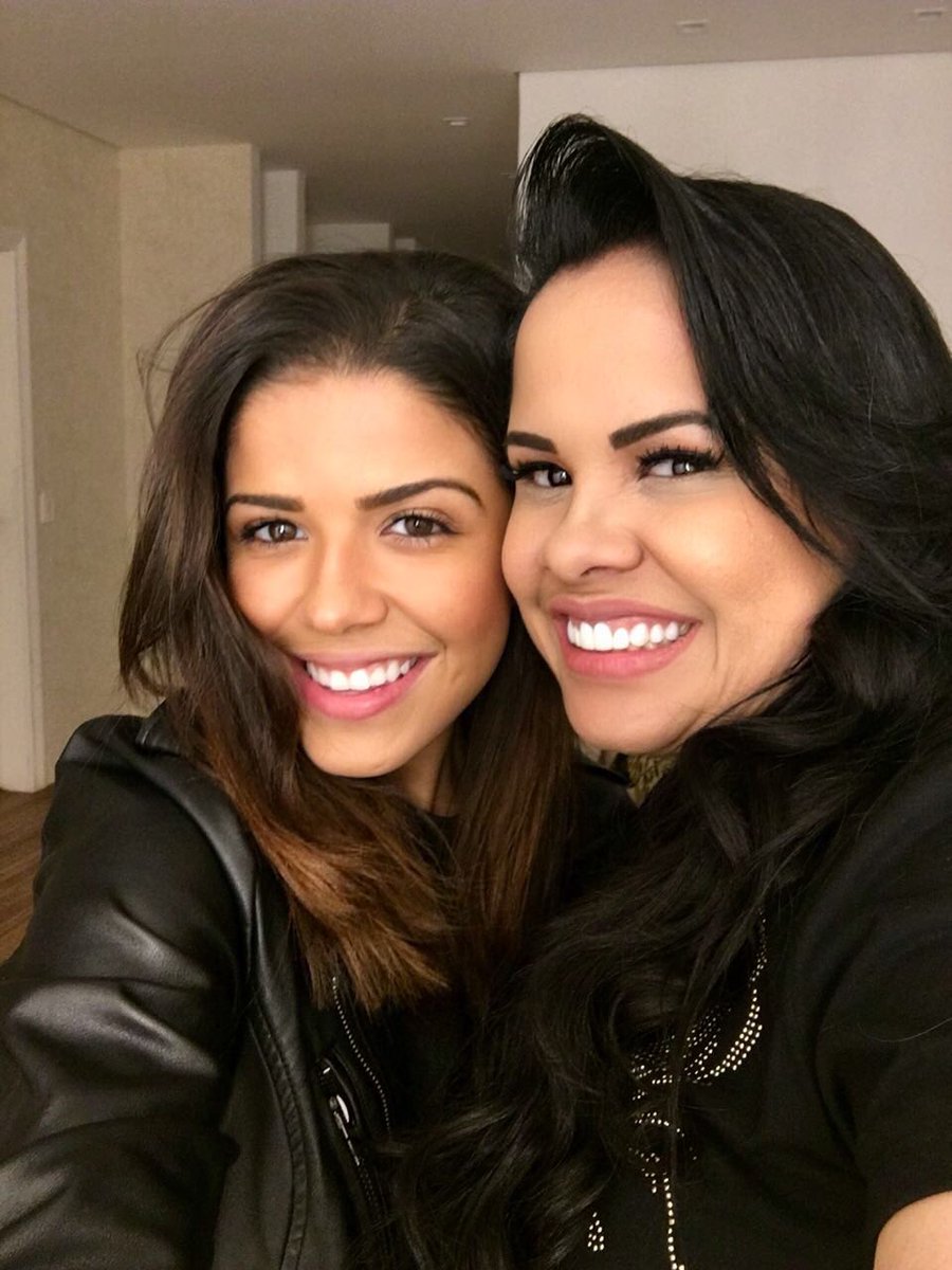 CASSIANECANTORA's tweet photo. Ahhhh como o tempo voaaaaa 😳!!!

Hoje é niver dela #JaySantana 

@jaysantanaa ... Minha Primogênita... Minha Princesa... Minha alegria... Meu Sol... Minha Linda... Minha única FilhA (Ela reina sozinha como a menina da casa ☺️)
Hoje é dia de festejar os #21DaJay ... https://t.co/iV3P47JWvc