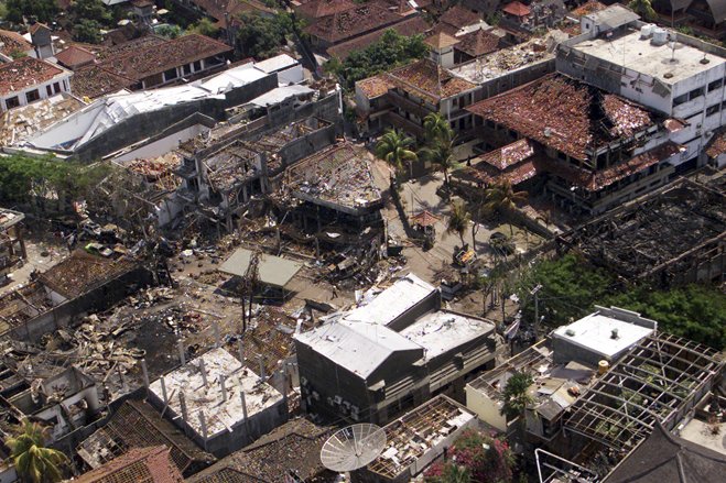 Was it really terrorist group Jemaah Islamiyah's Mitsubishi L300 minivan packed with 1020 kg of explosives that blasted this crater (unfortunately filled w/water in photo) & annihilated the Sari Club in Bali on 12 Oct 2002, killing 202 & injuring 209? https://en.wikipedia.org/wiki/2002_Bali_bombings/14
