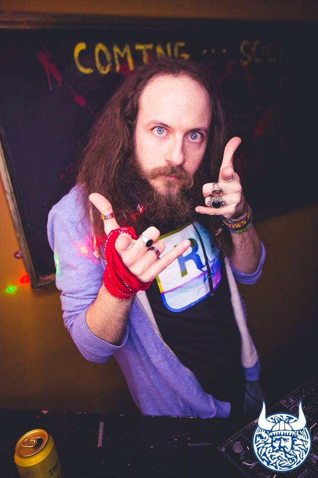 DJAwesomeWells's tweet photo. Tonight at @Brstlbootlegger we have LIVE music from SHUFFLES BAND from 9PM-10PM, then I'll be DJing rocknroll, soul, swing &amp; blues from 10PM-2AM.

#prohibitionisover #saturdaynight #cocktails #Bristol https://t.co/AI6kzykx7M