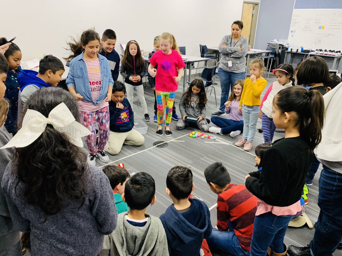 gabulosa's tweet photo. @RutherfordRobo1 Saturday Fun with Hungry Bots! #codeplaytalk #ruthes #rutheslead #robocoders #rutherbots @SpheroEdu https://t.co/hoHt9lDZds