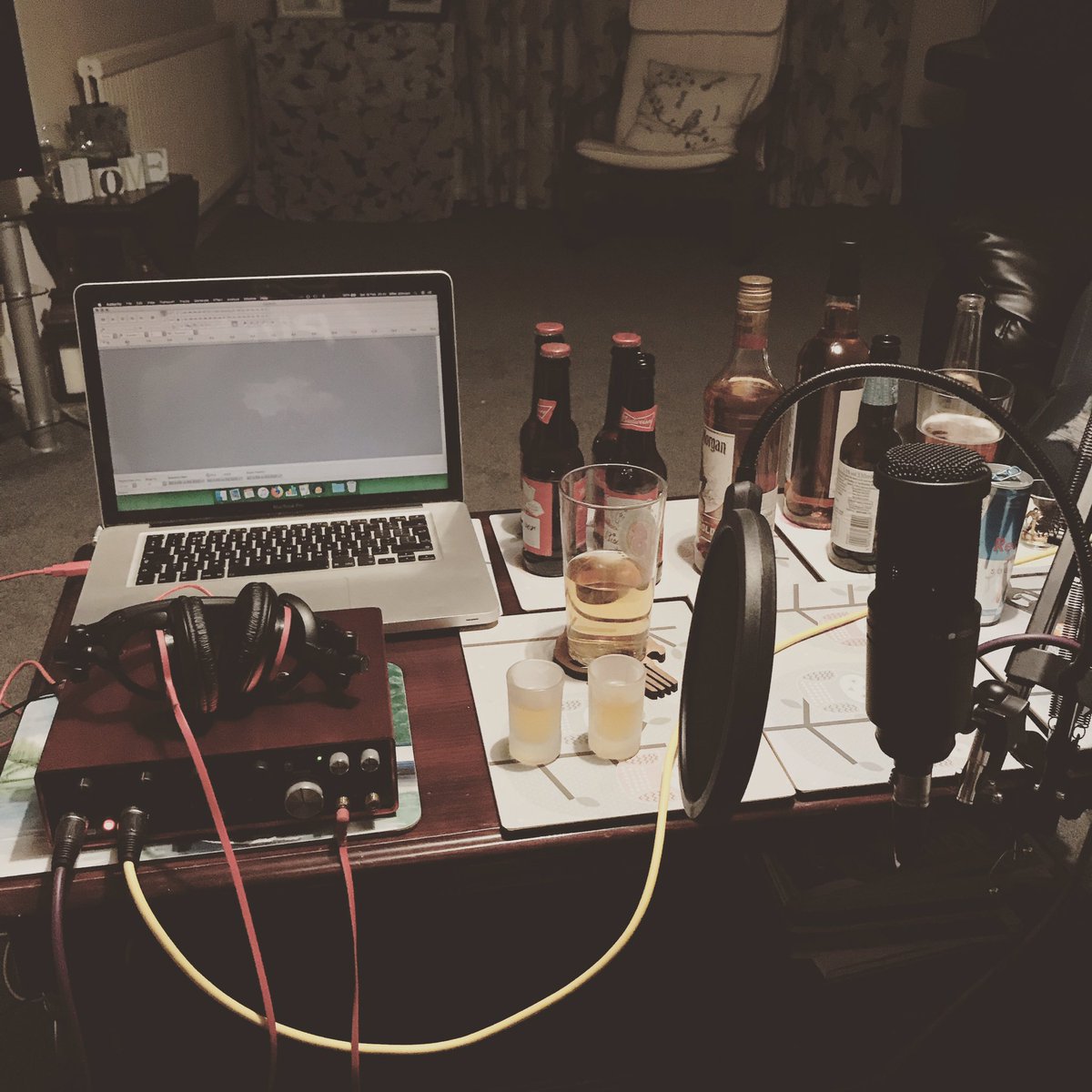 Getting back in the saddle🦄
#podcast #drunkpodcast #ukpodcast #podcasting #drunk