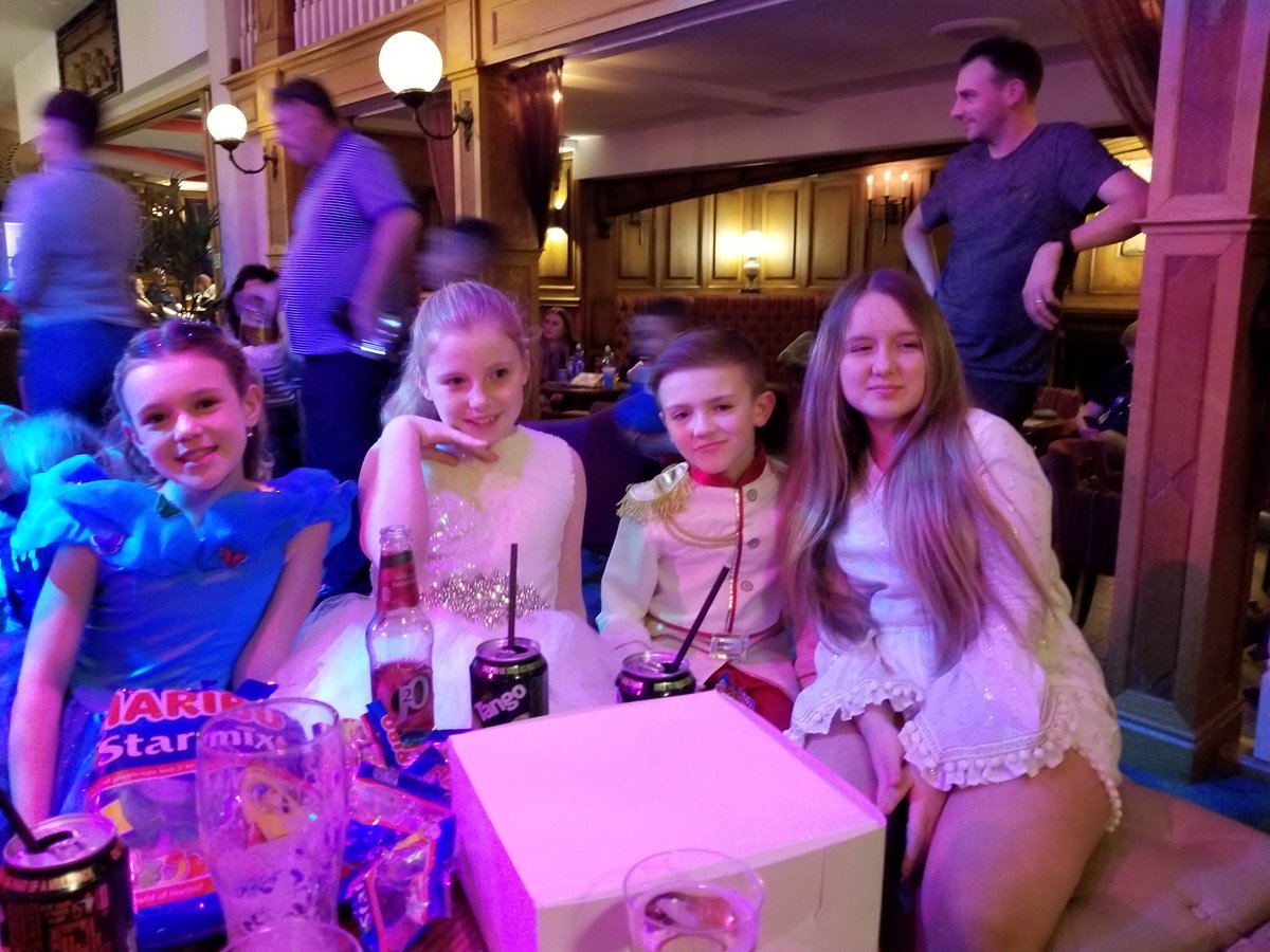 Having fun at Alton towers Princesses and pirates and a random prince with these rebels <a href="/demircl/">Laura Demircan</a> <a href="/thepeterhunt/">Peter Hunt • CDG • CSA •</a>