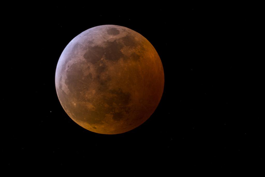 NASA_Marshall's tweet image. The second supermoon of 2019 will be visible on Tuesday night — but what *is* a supermoon, exactly? 💪🌕 @NASA astronomer Mitzi Adams explains &amp;gt;&amp;gt; go.nasa.gov/2GtZ58z