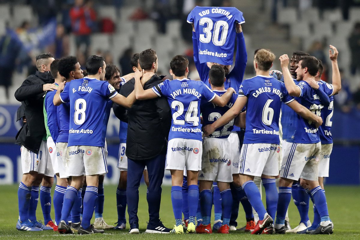 La plantilla del primer equipo del Real Oviedo dedica la victoria a Edu Cortina (Foto: Real Oviedo).