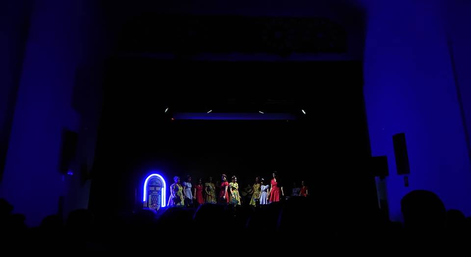 Ayto_ElCarpio's tweet photo. 🃏🎉🎭 Teatro Municipal lleno para disfrutar de la segunda semifinal del I Concurso de Agrupaciones Carnavalescas de #ElCarpio, que organiza @cacelcarpio @dipucordoba   

¡Mucha suerte a todas las agrupaciones!

#CACElCarpio #CACEC2019 #CordobaEsp https://t.co/XOp7K8Yvuk