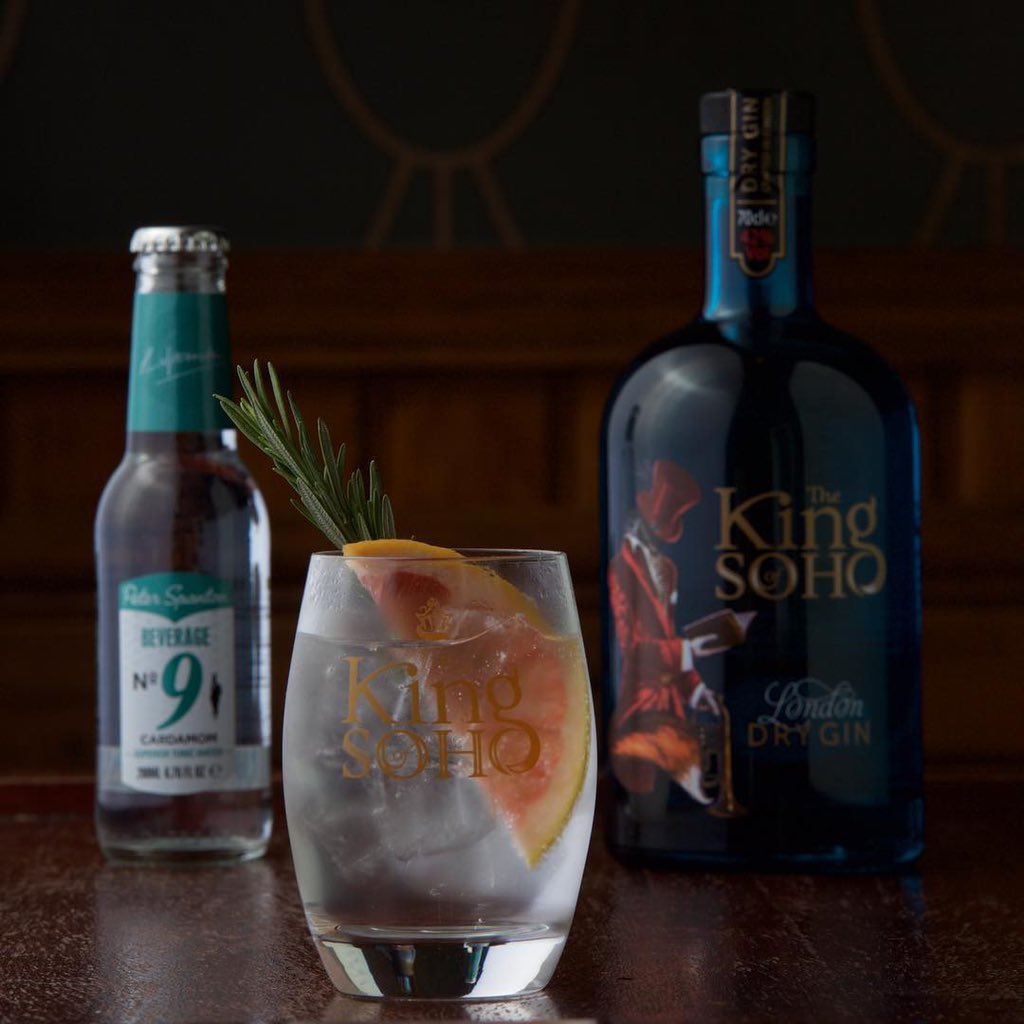 TheKingofSoho's tweet image. Supersonic G&amp;amp;T #sohostyle 
Fashion X Soho #lfw 
@peterspanton_