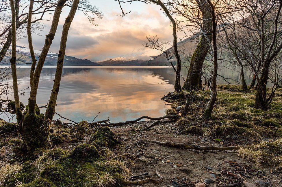 Peaceful photograph of Loch Tay at Kenmore by Sam Ross https://buff.ly/2BKHckt #Scotland #photography #landscape